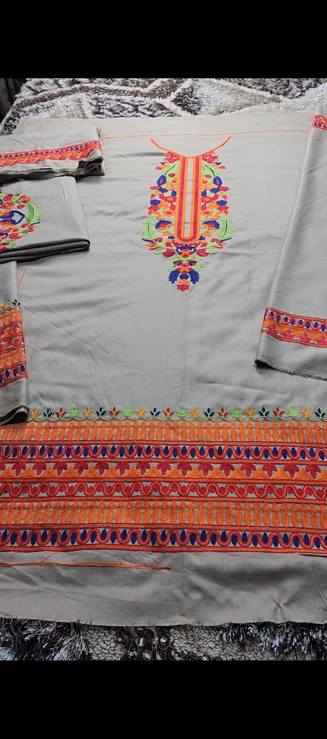 Luxury Dhanak 3pc Embroided Article